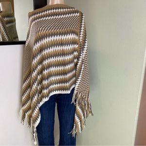 092-Women’s Multi Print Pullover Poncho